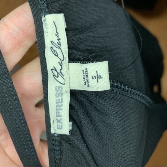 Express Black Low Cut Flowy Tank Top Size Small - Picture 7 of 8